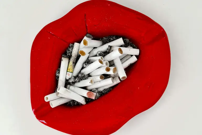 Kako pušenje cigareta utiče na zdravlje zuba i desni